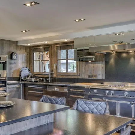 Chalet Gite Avec De Beaux Paysages A Courchevel